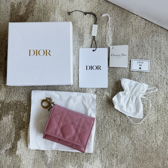 DIOR PATENT LADY DIOR LOTUS WALLET, GREAT CONDITION - Picture 2 of 9